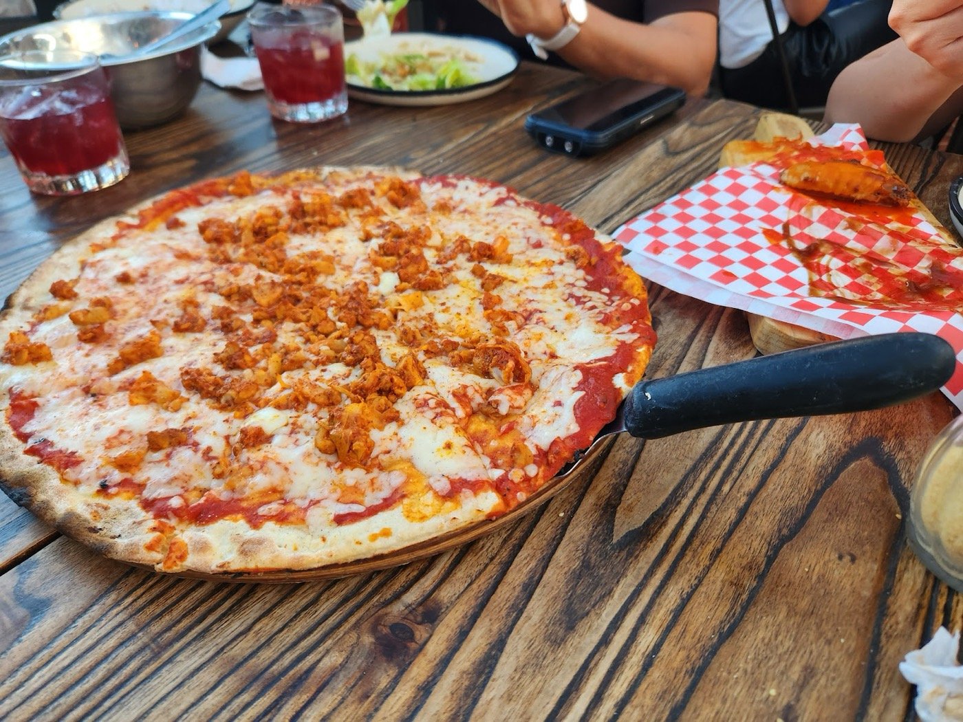Pizza de masa delgada